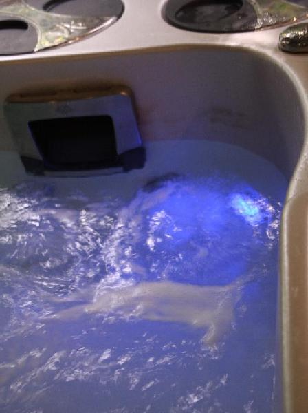 JACUZZI