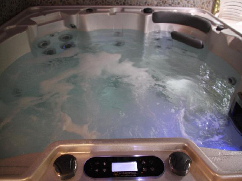 JACUZZI