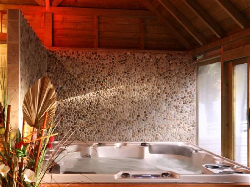 JACUZZI