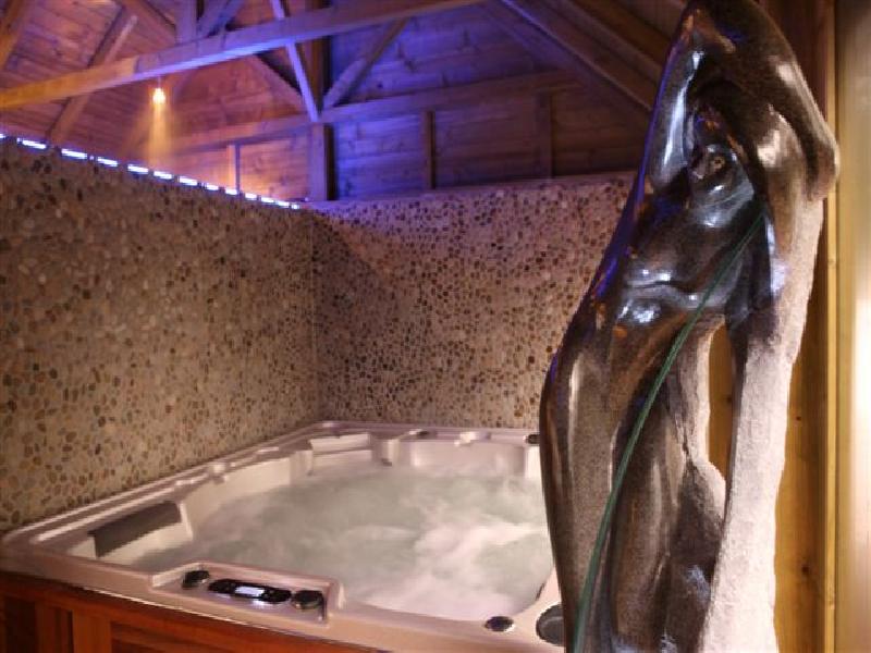 JACUZZI