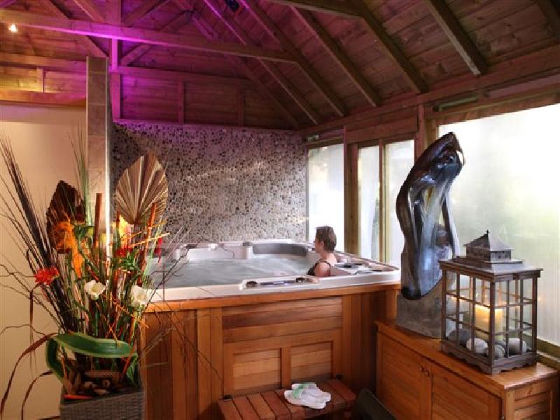 JACUZZI