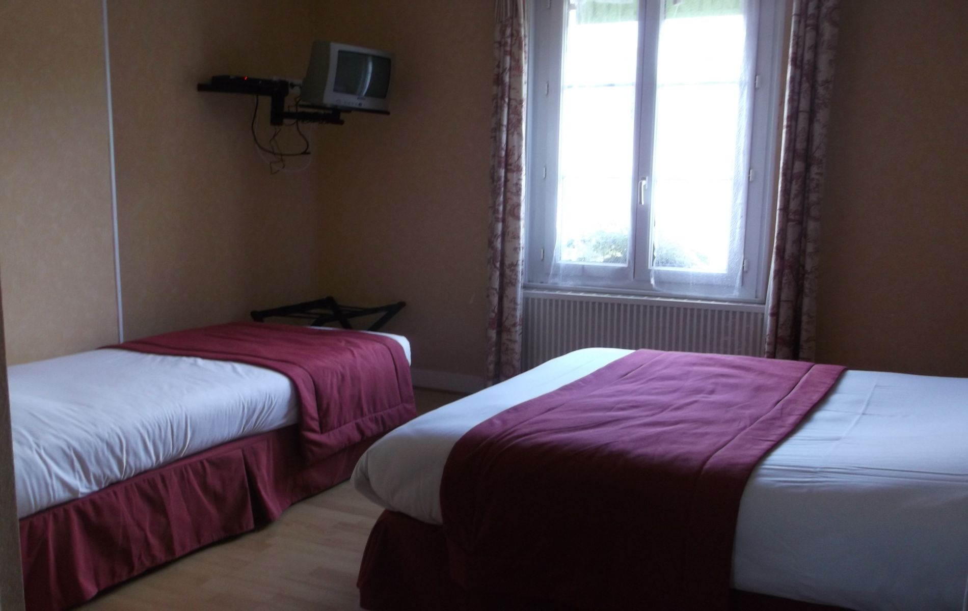 chambre de l'hotel saint martin pont l'eveque