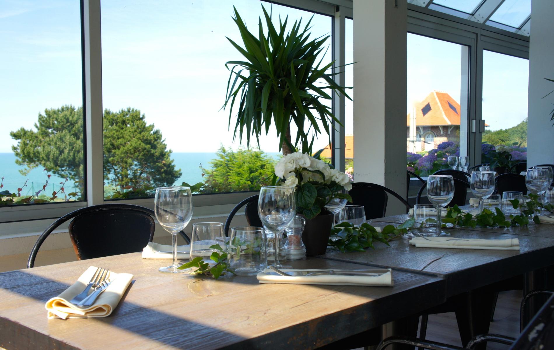 Coach groups at the Hotel de la Terrasse at Varengeville.