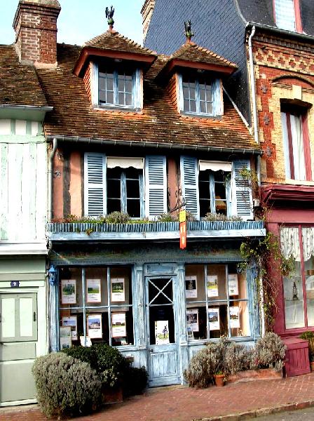 La Maison Bleue : Aujourd'hui une agence immobili&egrave;re