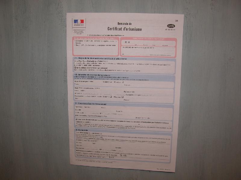 Demande de Certificat d'urbanisme afin de conna&icirc;tre la nature du terrain et les possibilit&eacute;s de construction.<BR>