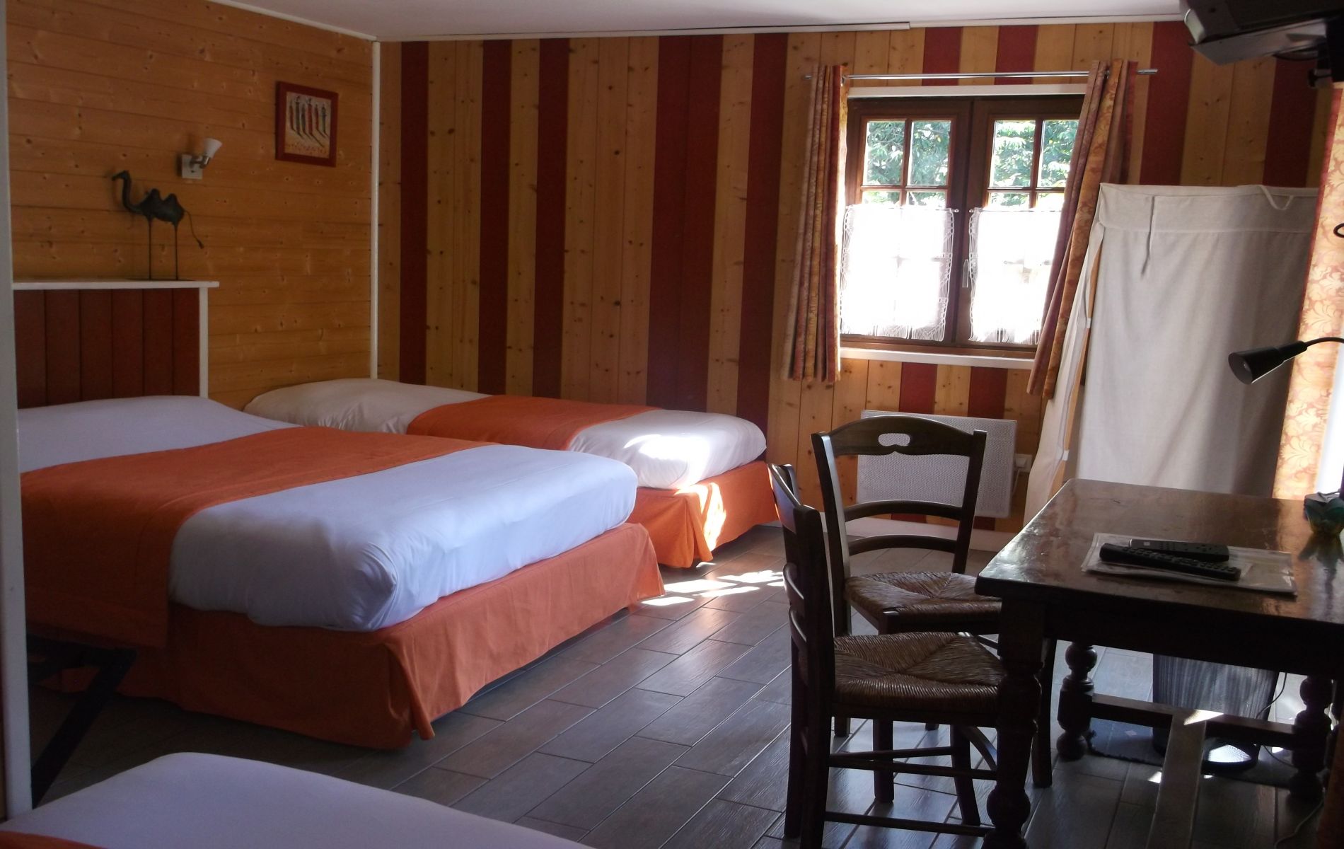 chambre familiale de l'hotel saint martin pont l'eveque