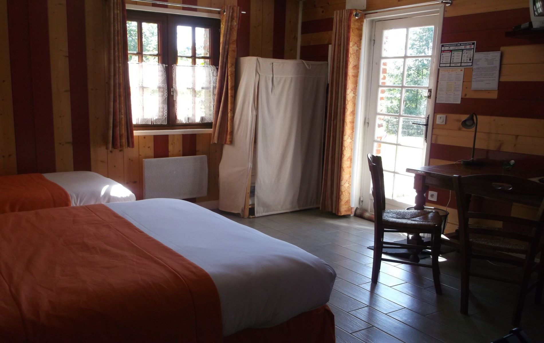 chambre familiale de l'hotel saint martin pont l'eveque