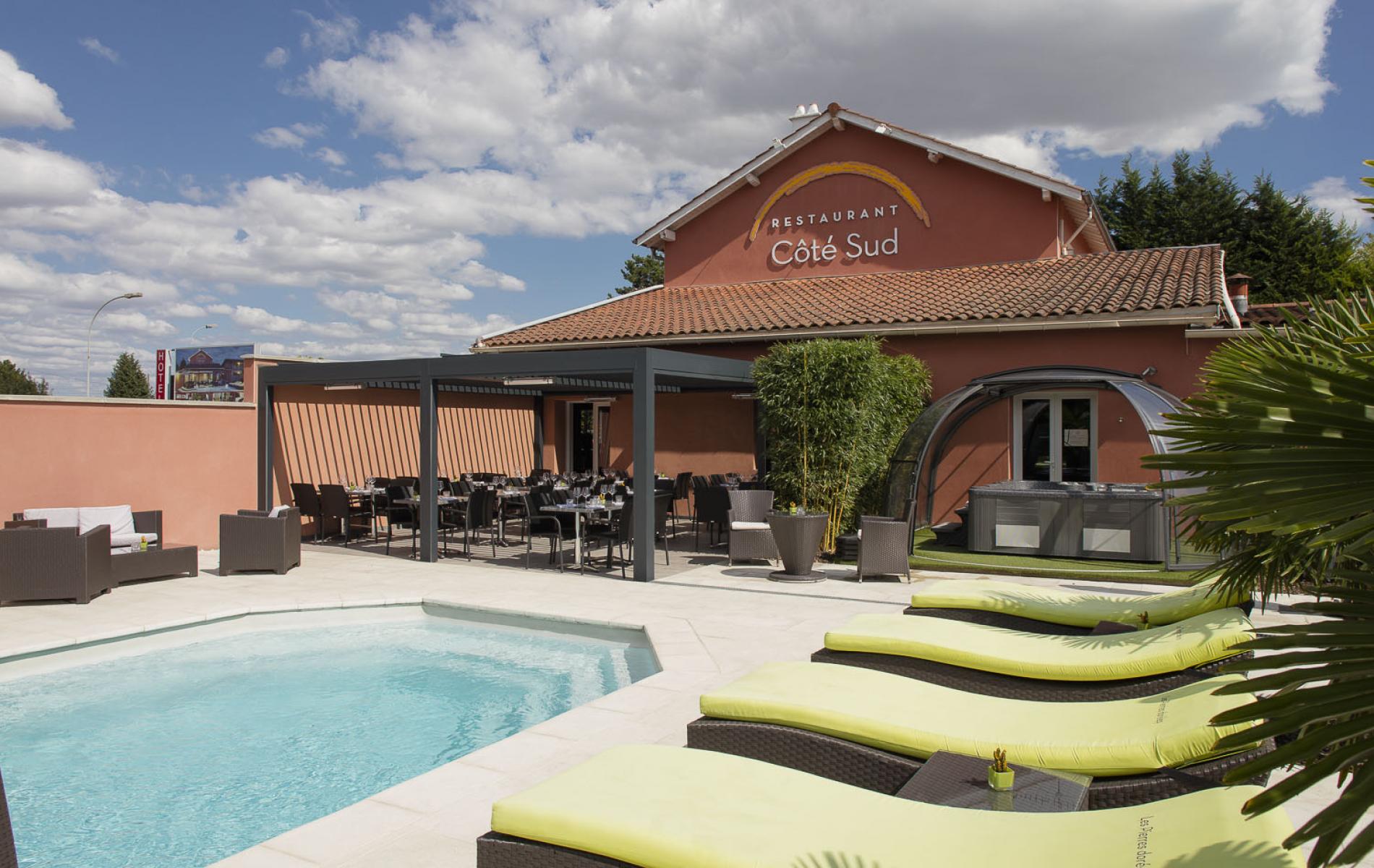 L'Hôtel Piscine Restaurant Les Pierres Dorées en images