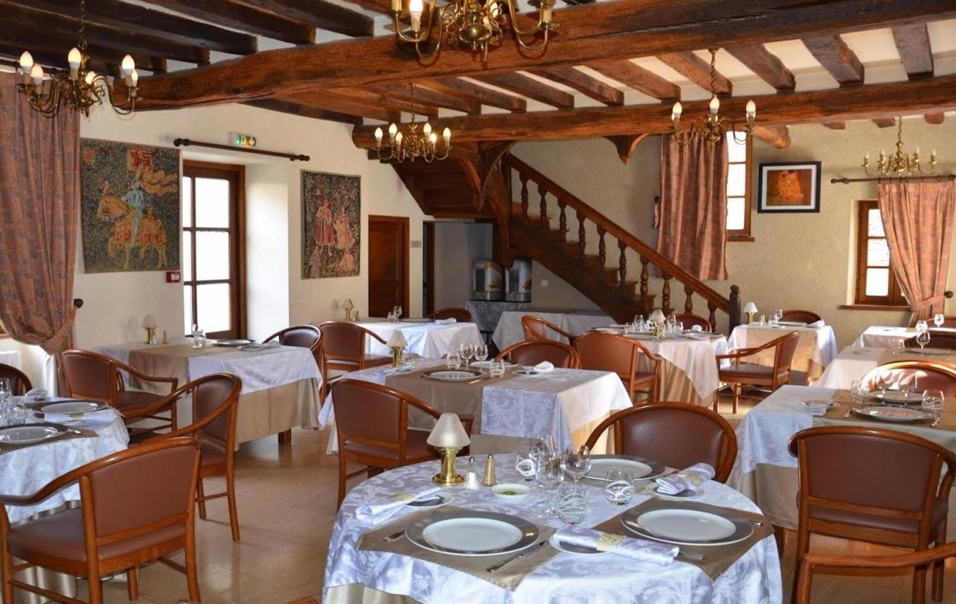 The ***hotel restaurant, Le Relais Saint-Vincent welcomes tourism groups and your reception  guests.