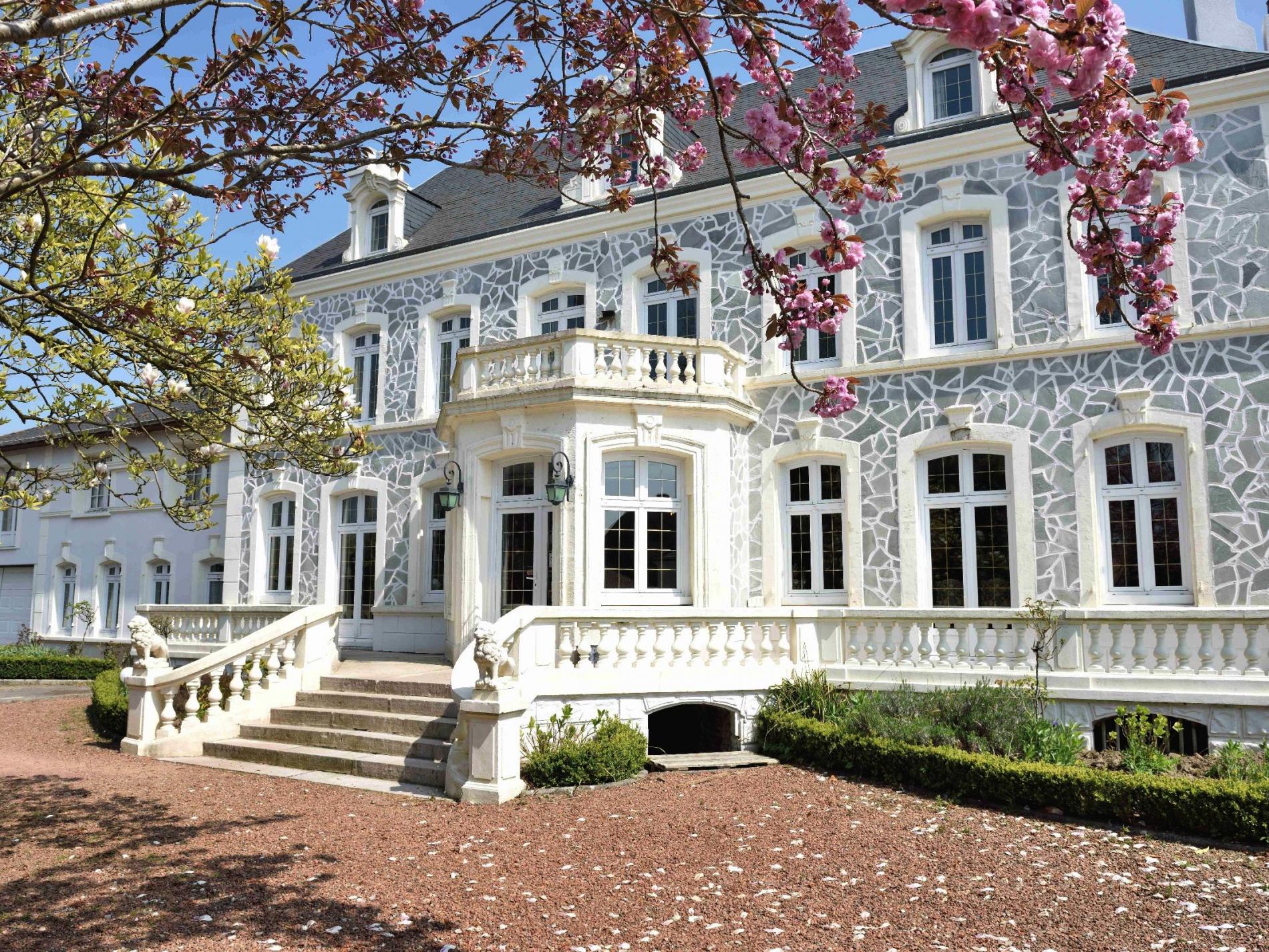 Logis Hôtel Restaurant Château Des Tourelles à Le Wast - 