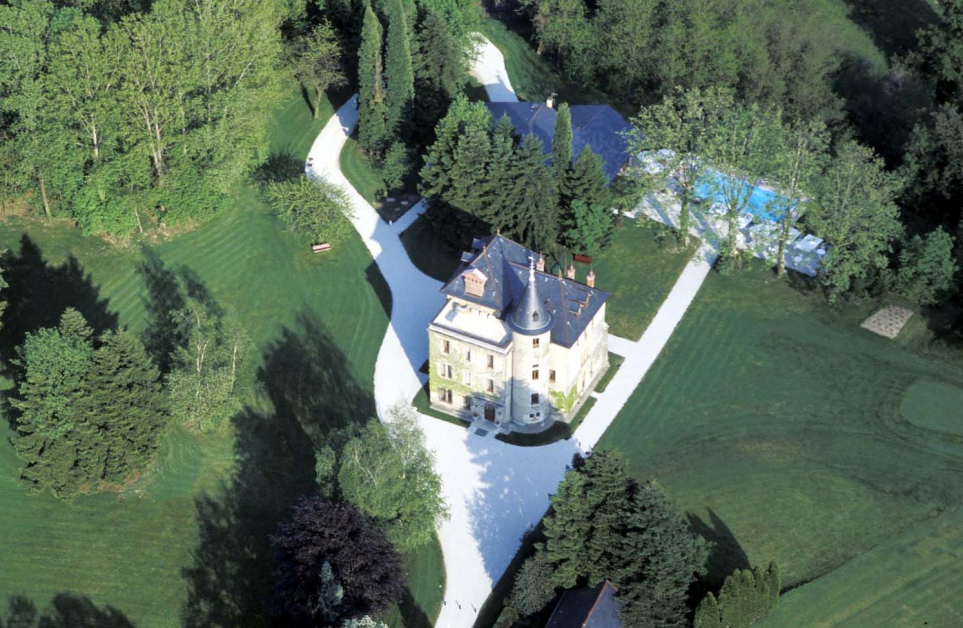 Chateau Hotel En Savoie Entre Albertville Et Chambery Chateau De La Tour Du Puits