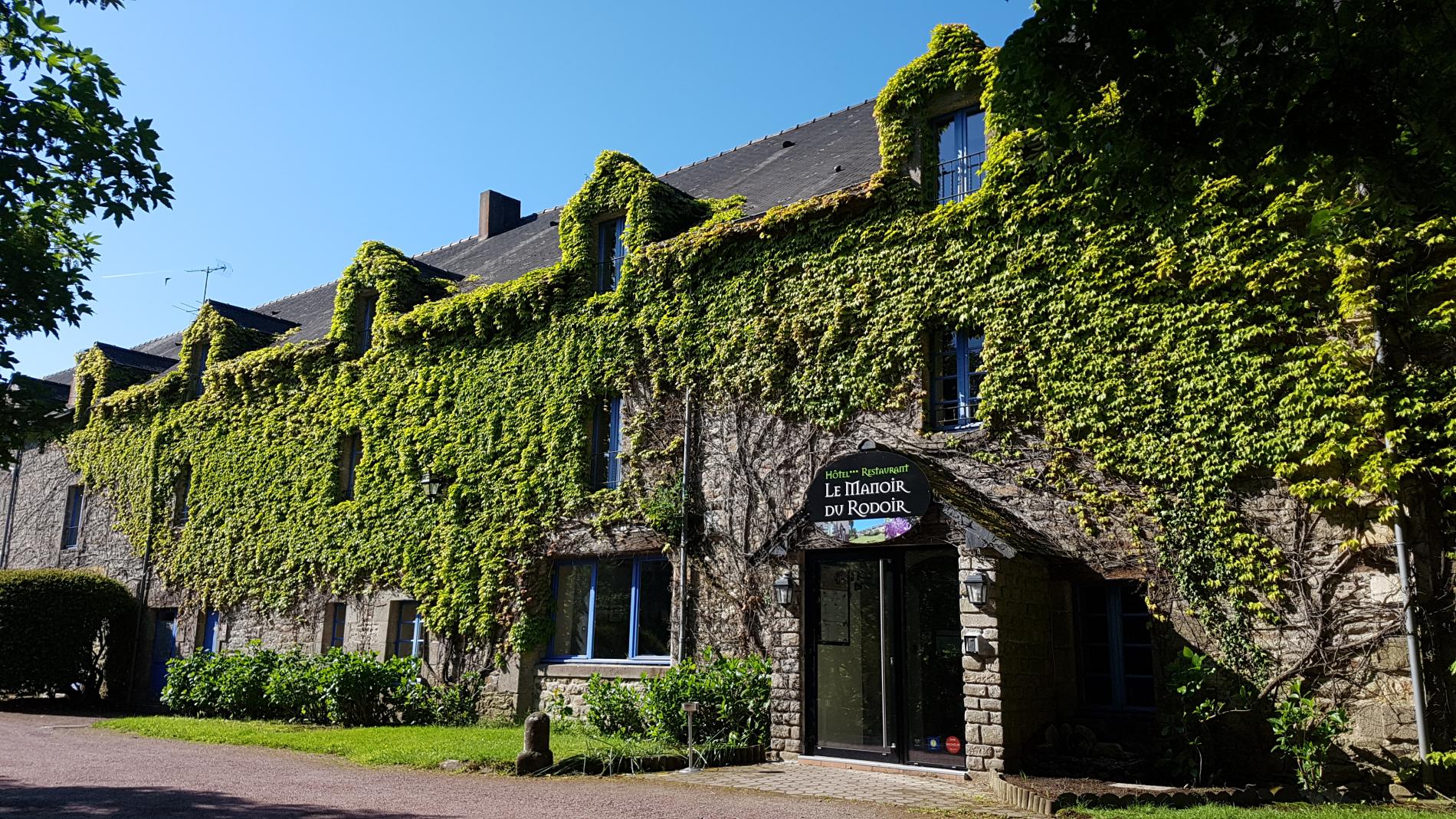 A deux pas de la cité de la Roche-Bernard, dans un écrin de verdure...