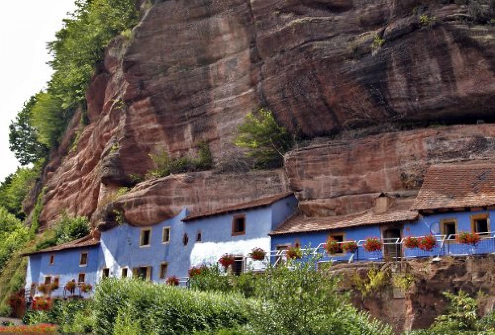  The houses of Graufthal rocks