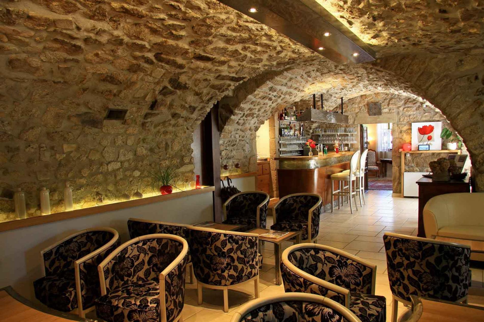 Logis Hôtel à Rocher, Le Chêne Vert*** | Proche de l ...