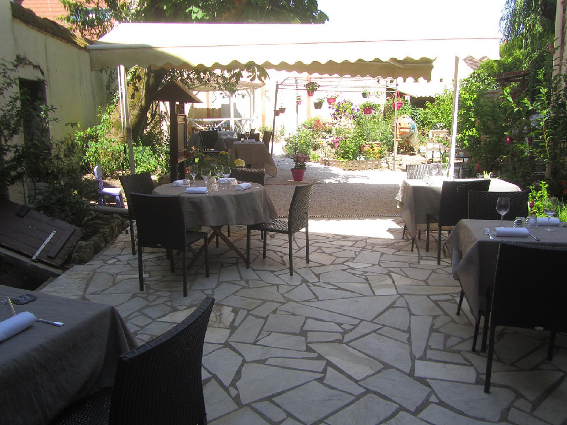 Restaurant Gourmand avec terrasse et vue sur le jardin