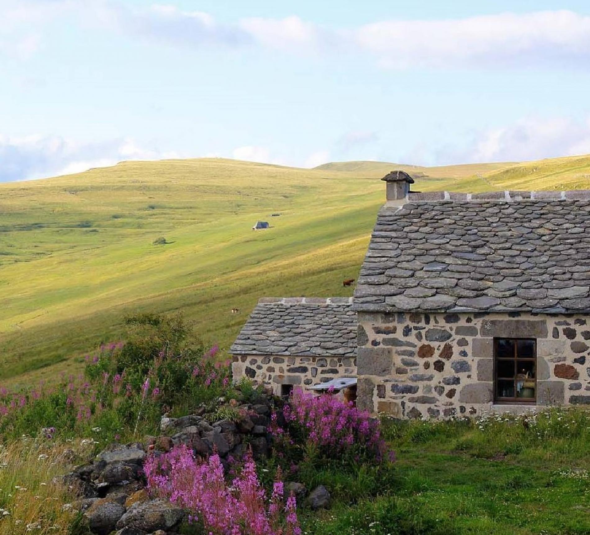 ∞Les Maisons de Montagne, PAILHEROLS hôtel, Cantal ...