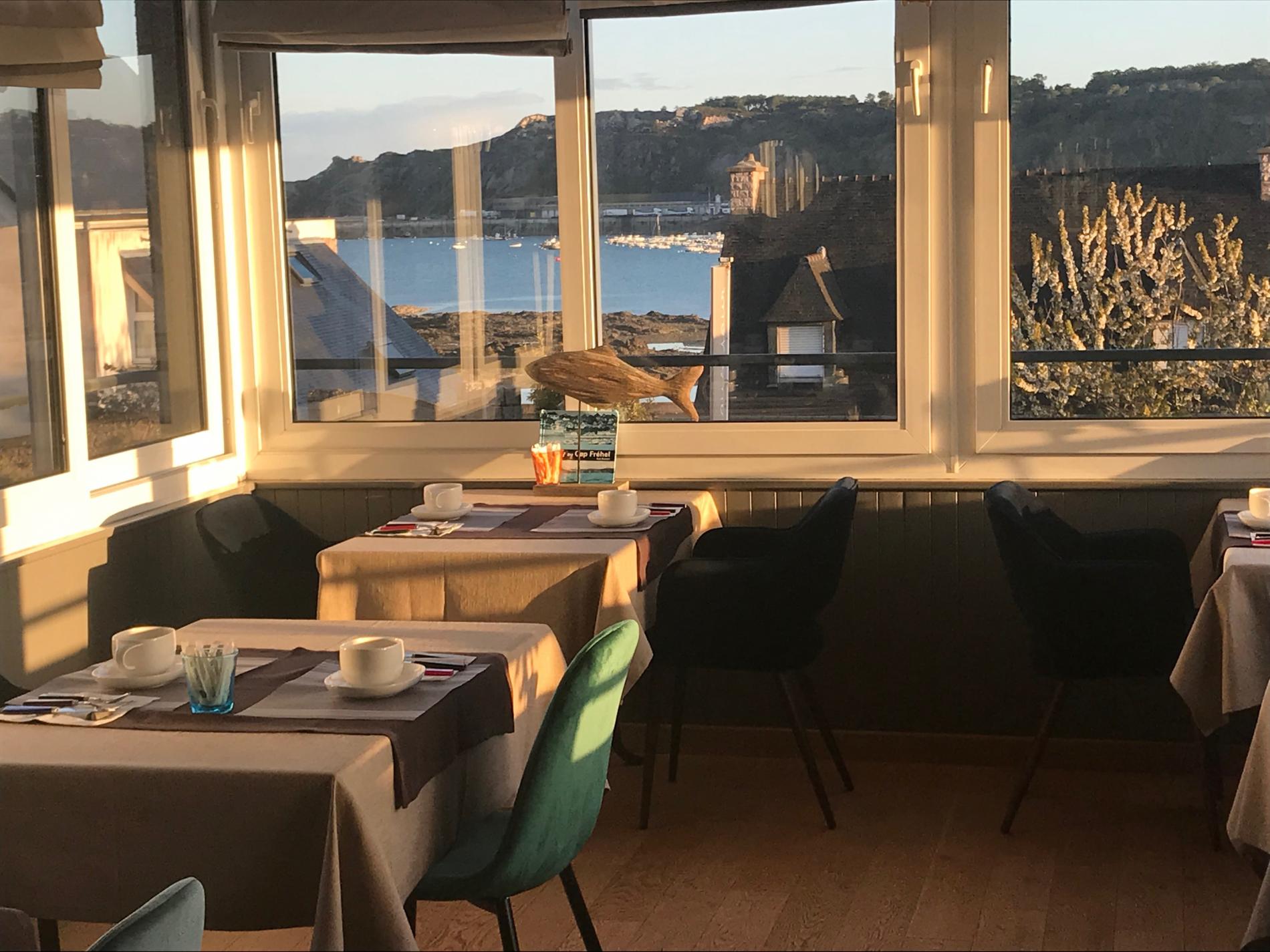 petit dejeuner vue mer à Erquy