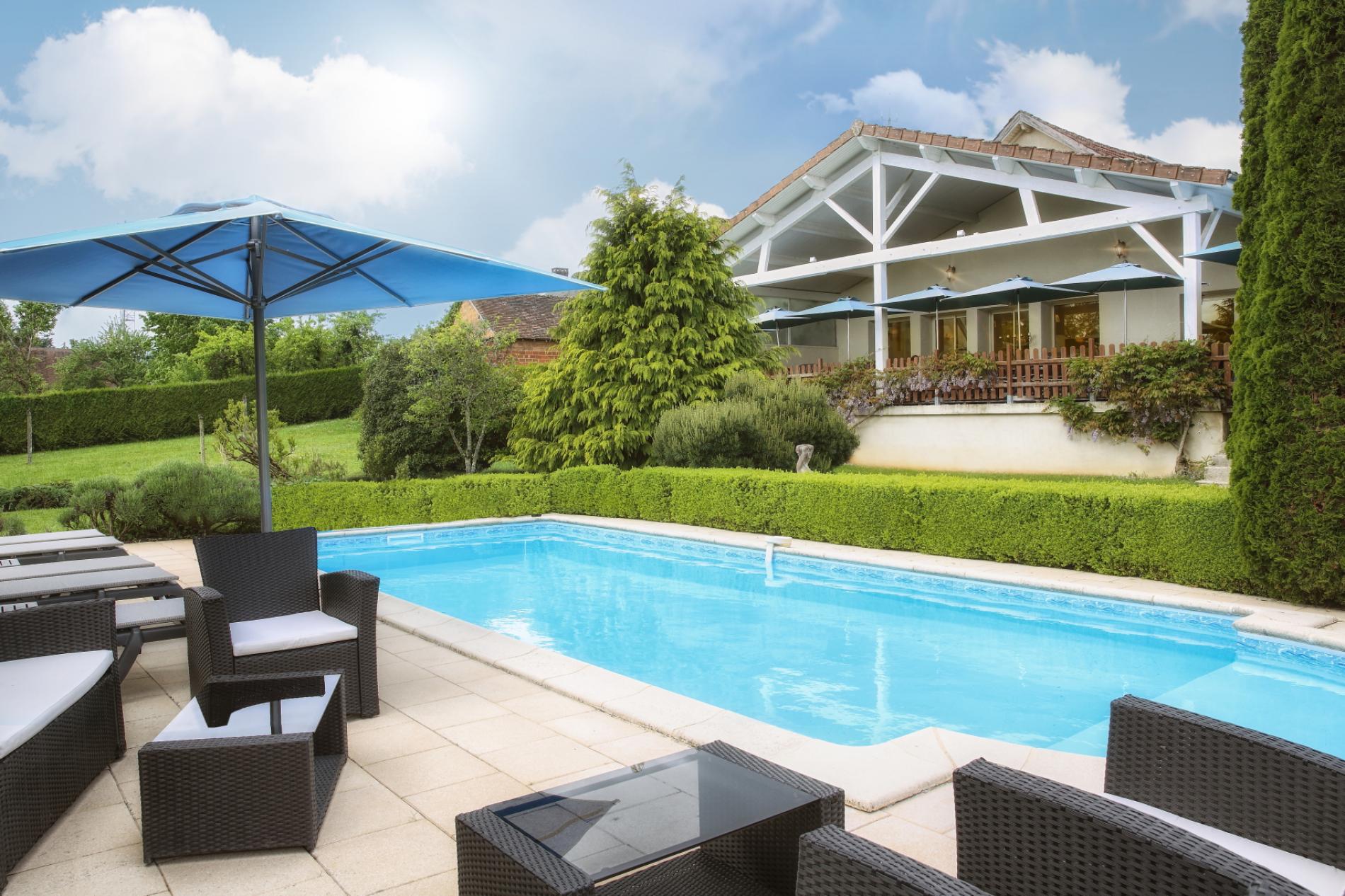 Hôtel piscine en Périgord vert