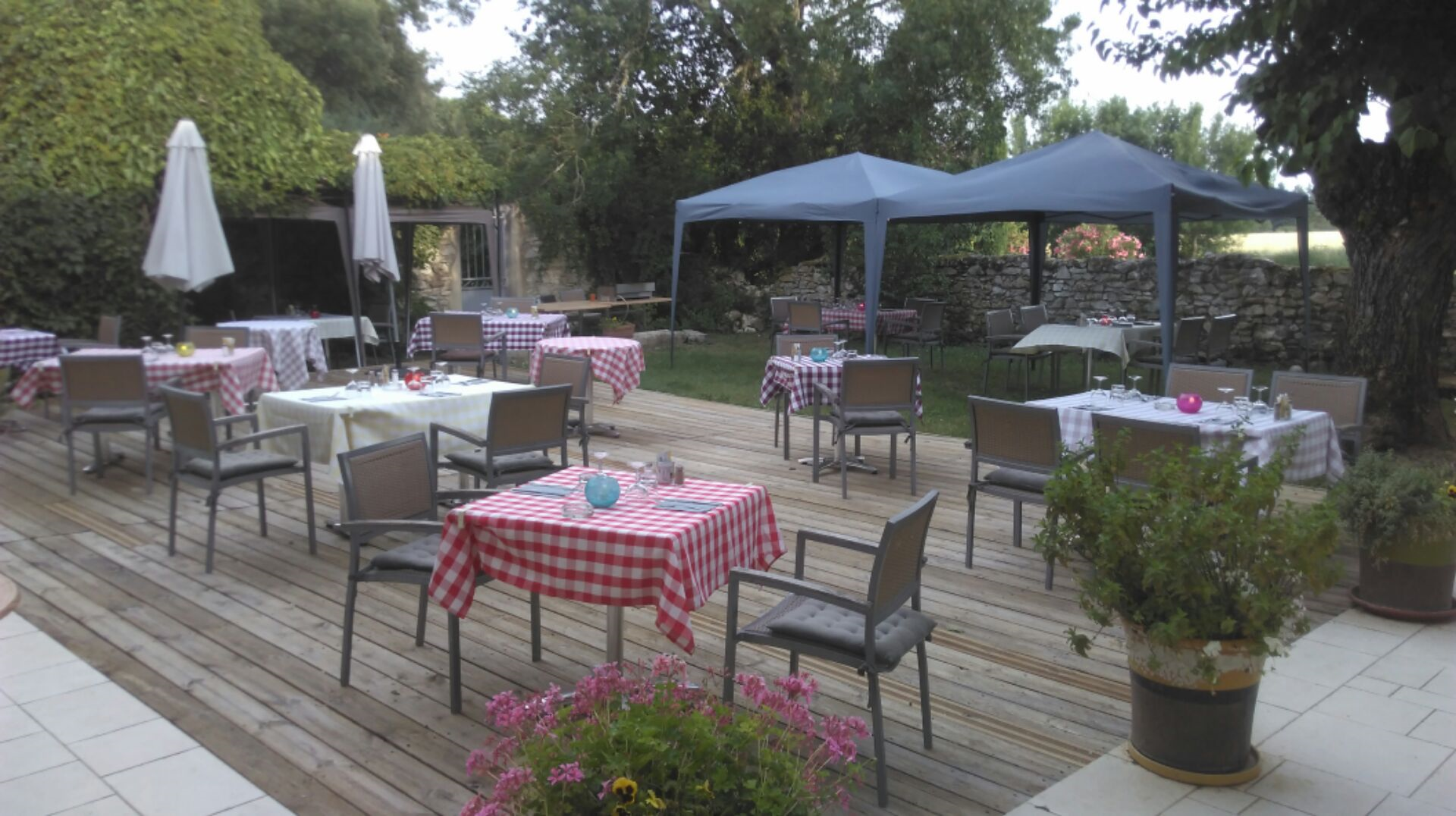 TERRASSE OMBRAGÉE