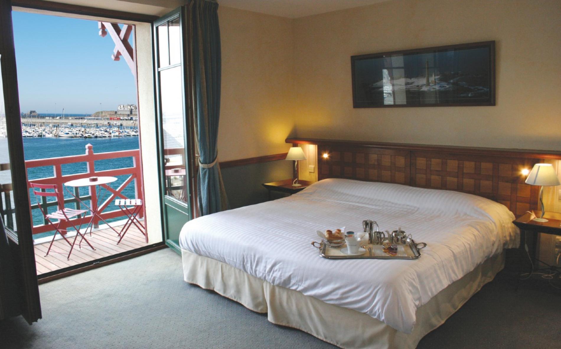 Luxury sea view room