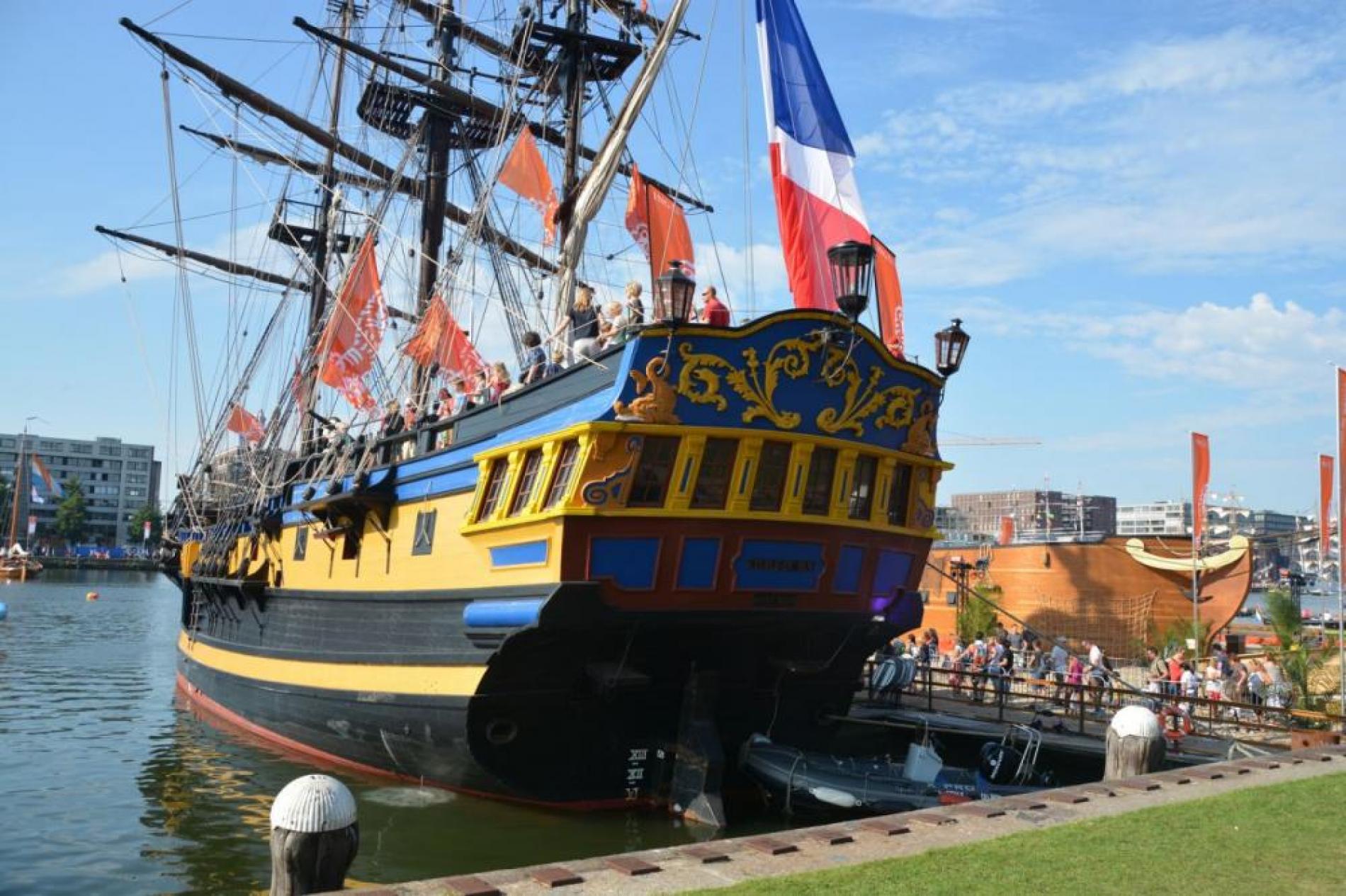  Excursions at sea with 