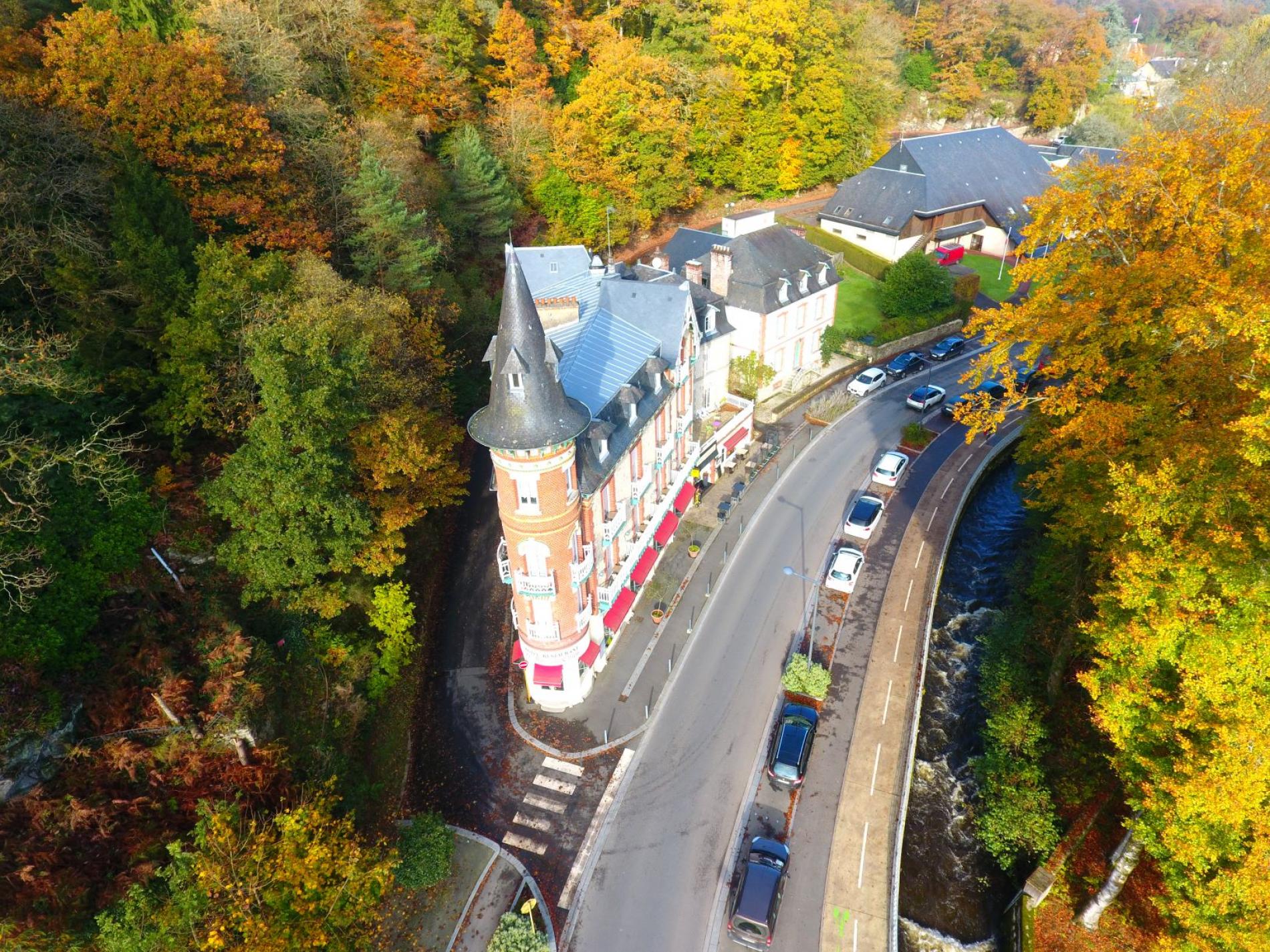 ∞Hôtel proche cure thermale Bagnoles de l'Orne|Le Roc au Chien