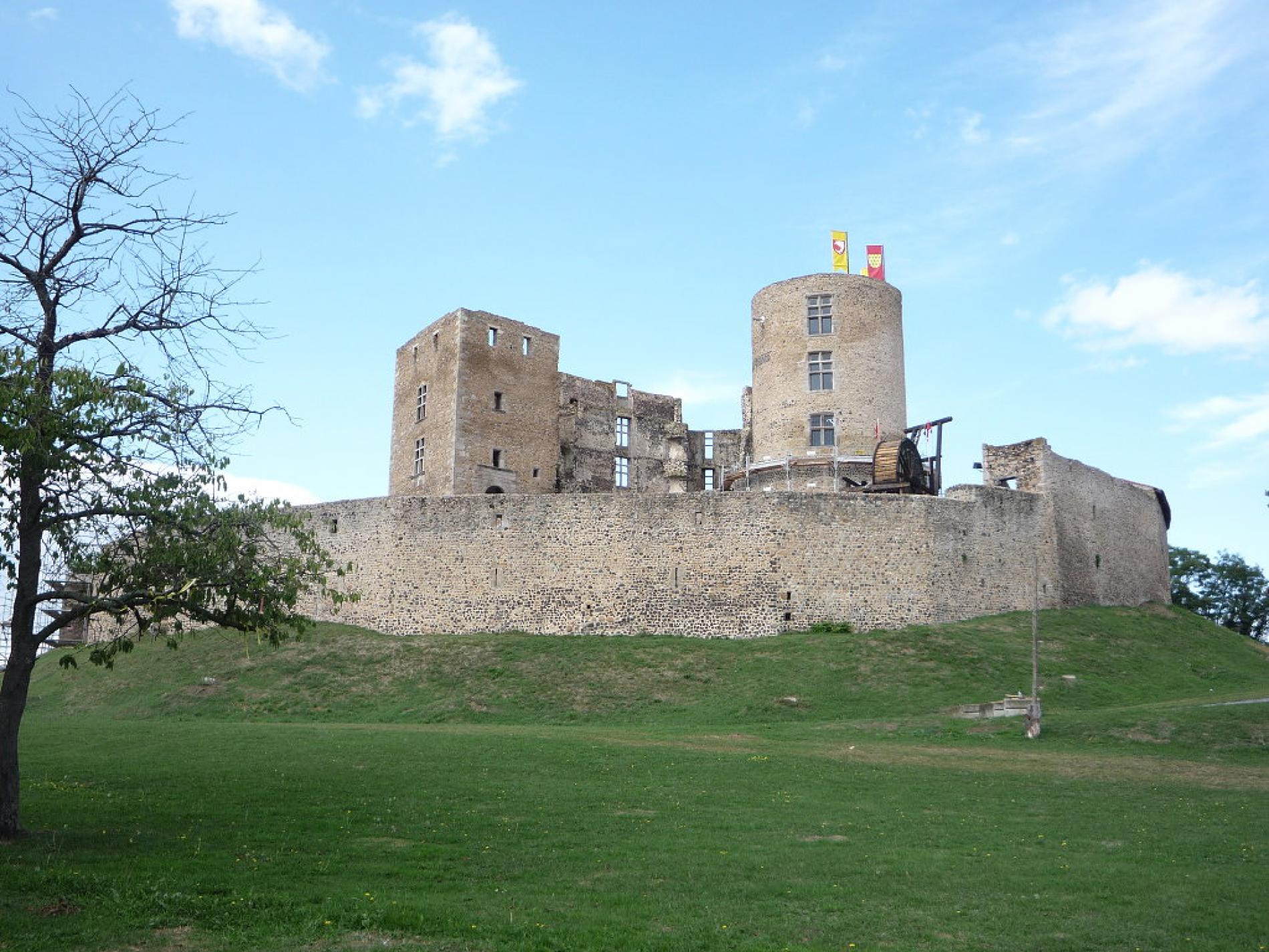 Montrond-les-Bains castle