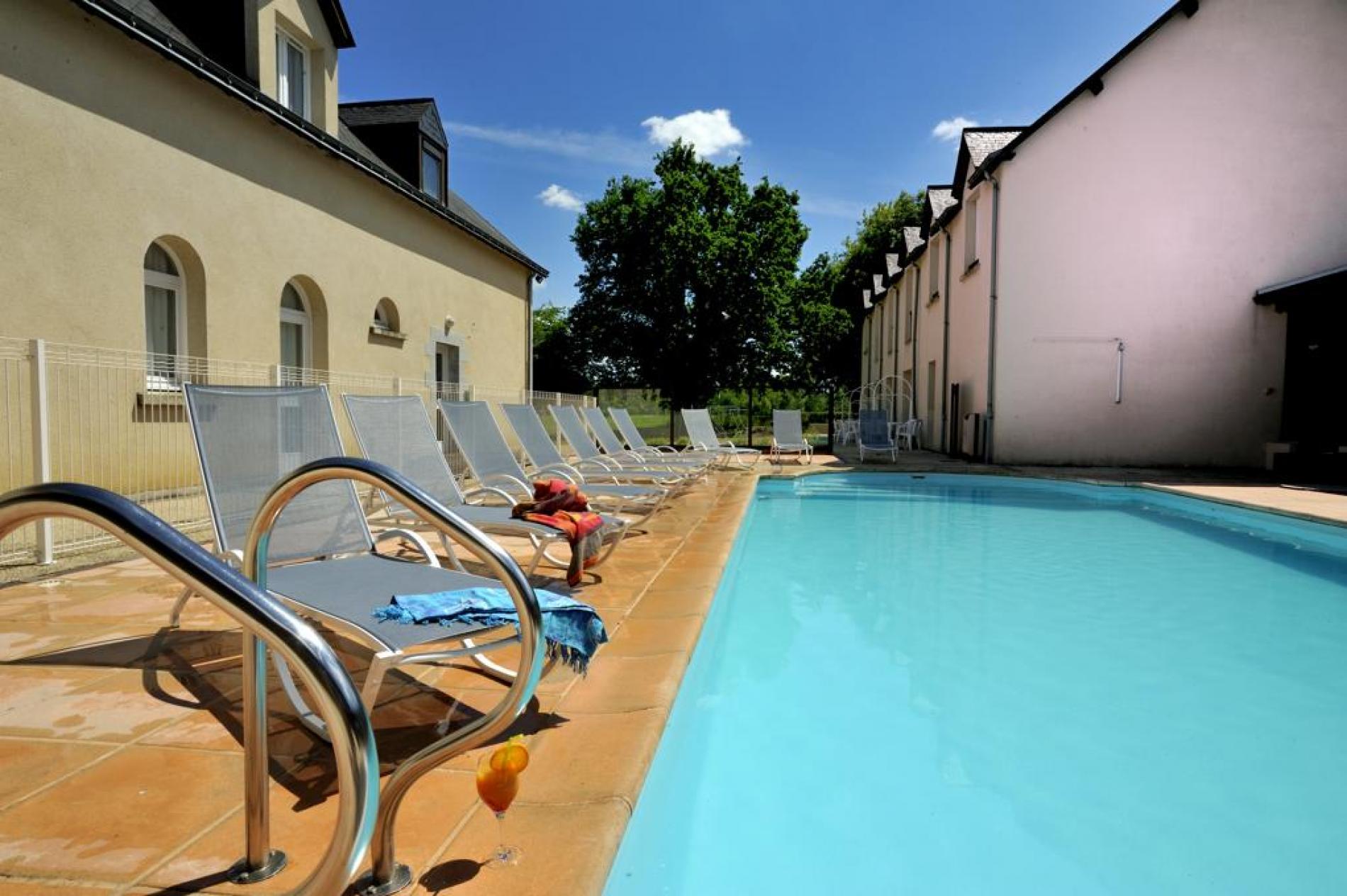 LARGE HEATED OUTDOOR POOL