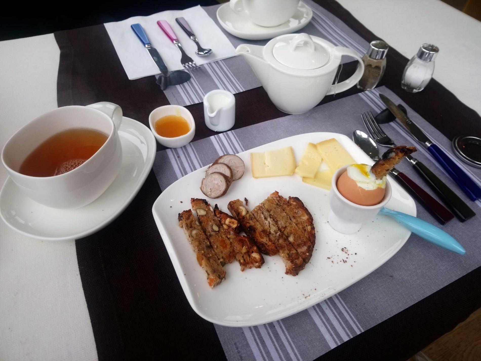 Petit-déjeuner face à la mer à Erquy au Beauséjour