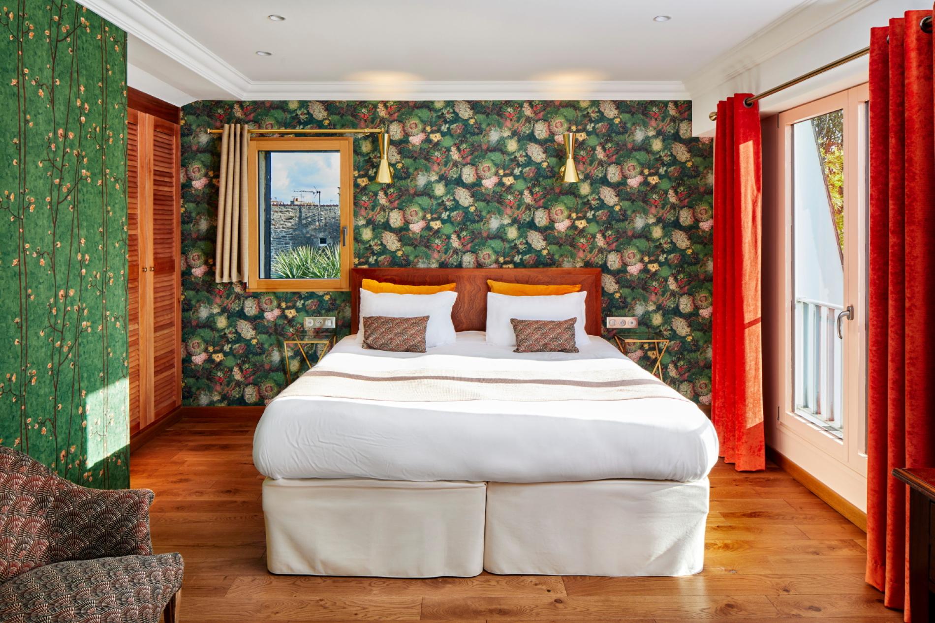 Bedrooms hotel Les Fuchsias in Saint Vaast la Hougue, Cotentin