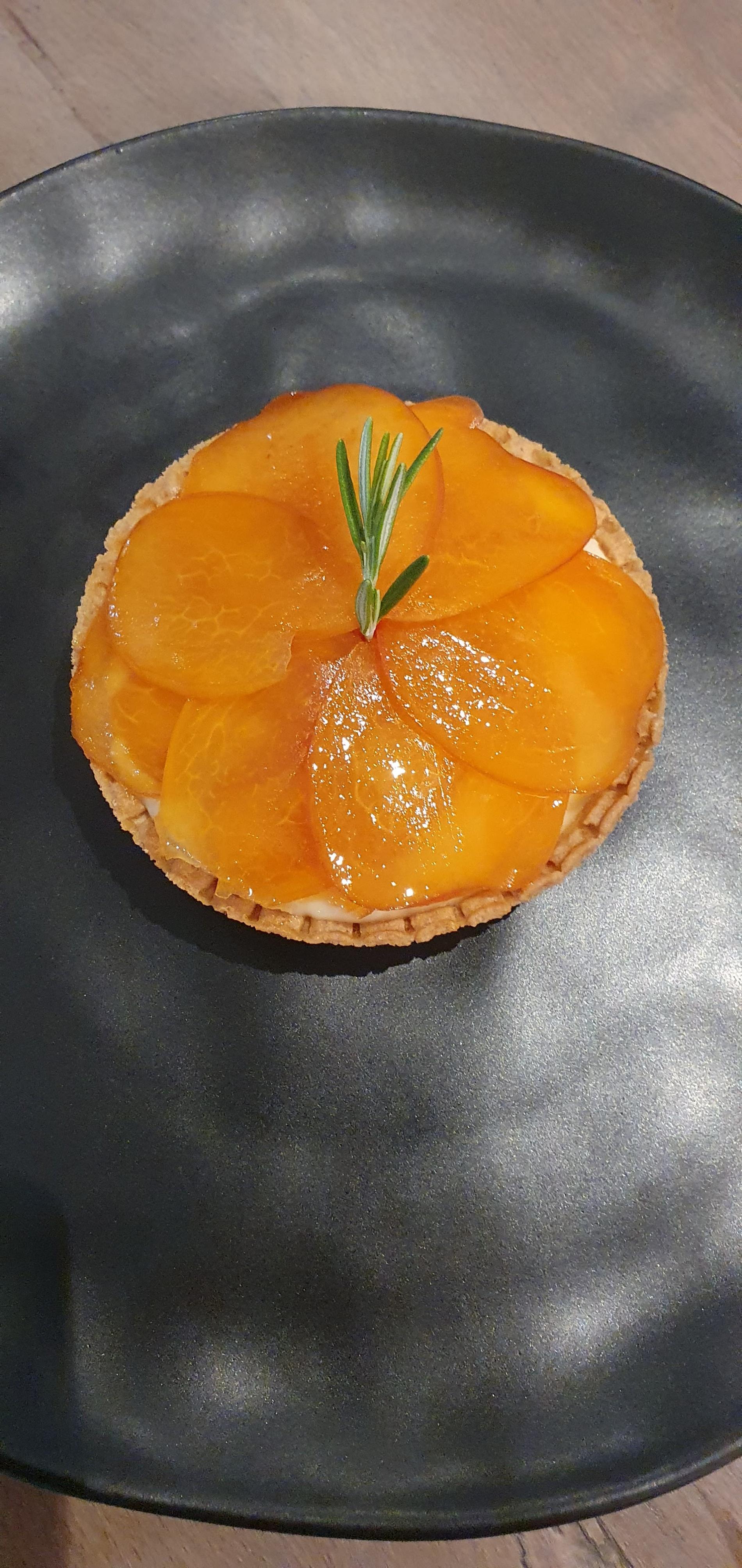 Tartelette d'abricot à la crème abricot / romarin