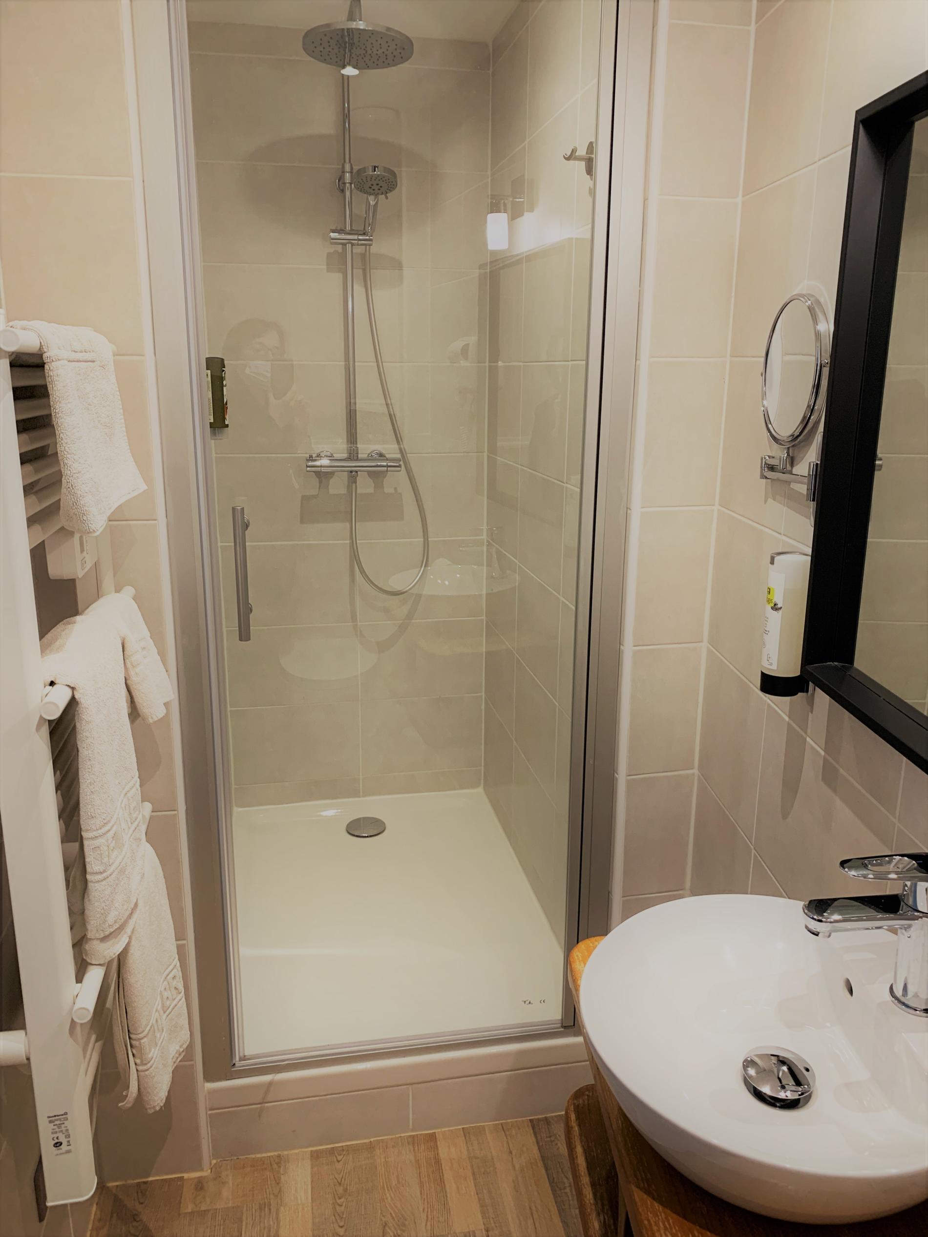 salle de bain chambre double confort hotel de bretagne dol de bretagne