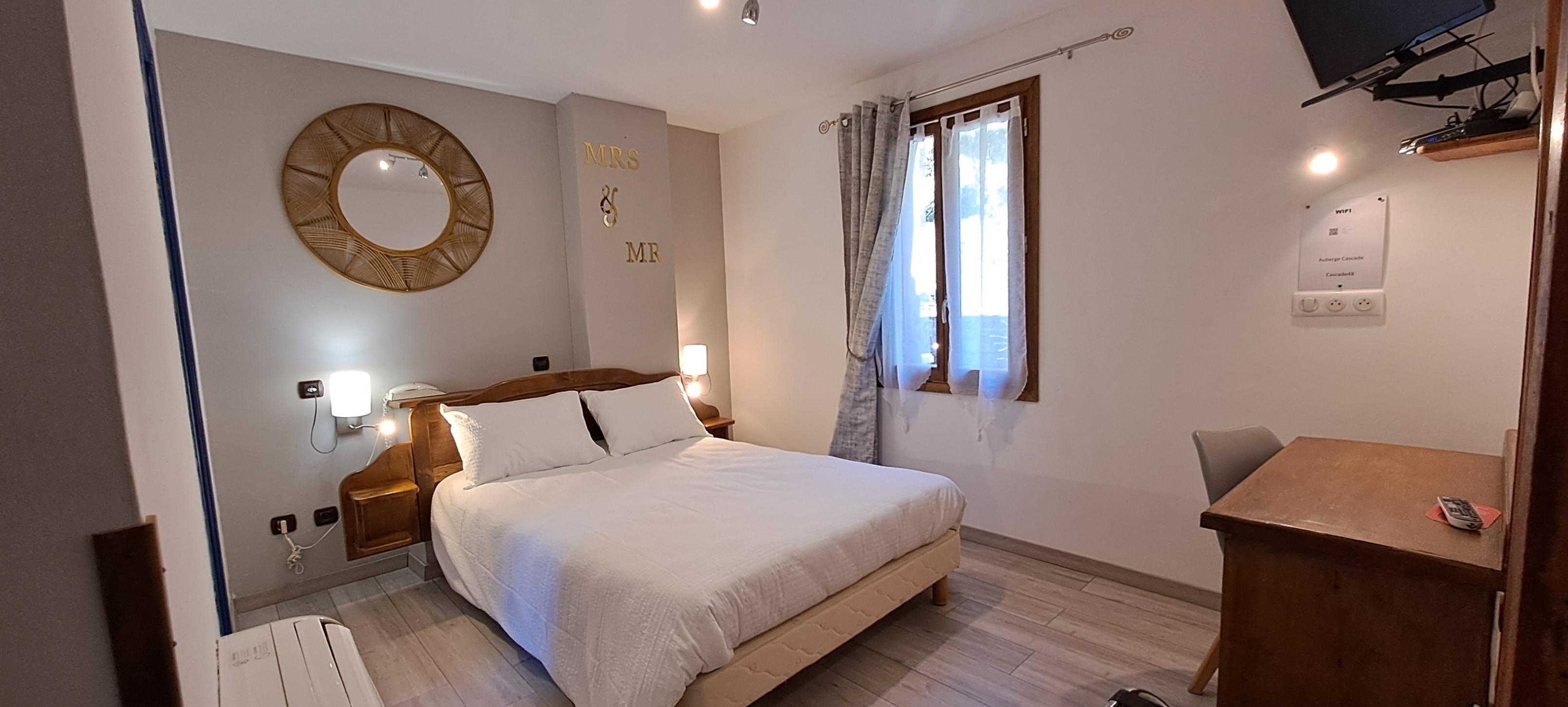 chambre maison grand lit de jassin