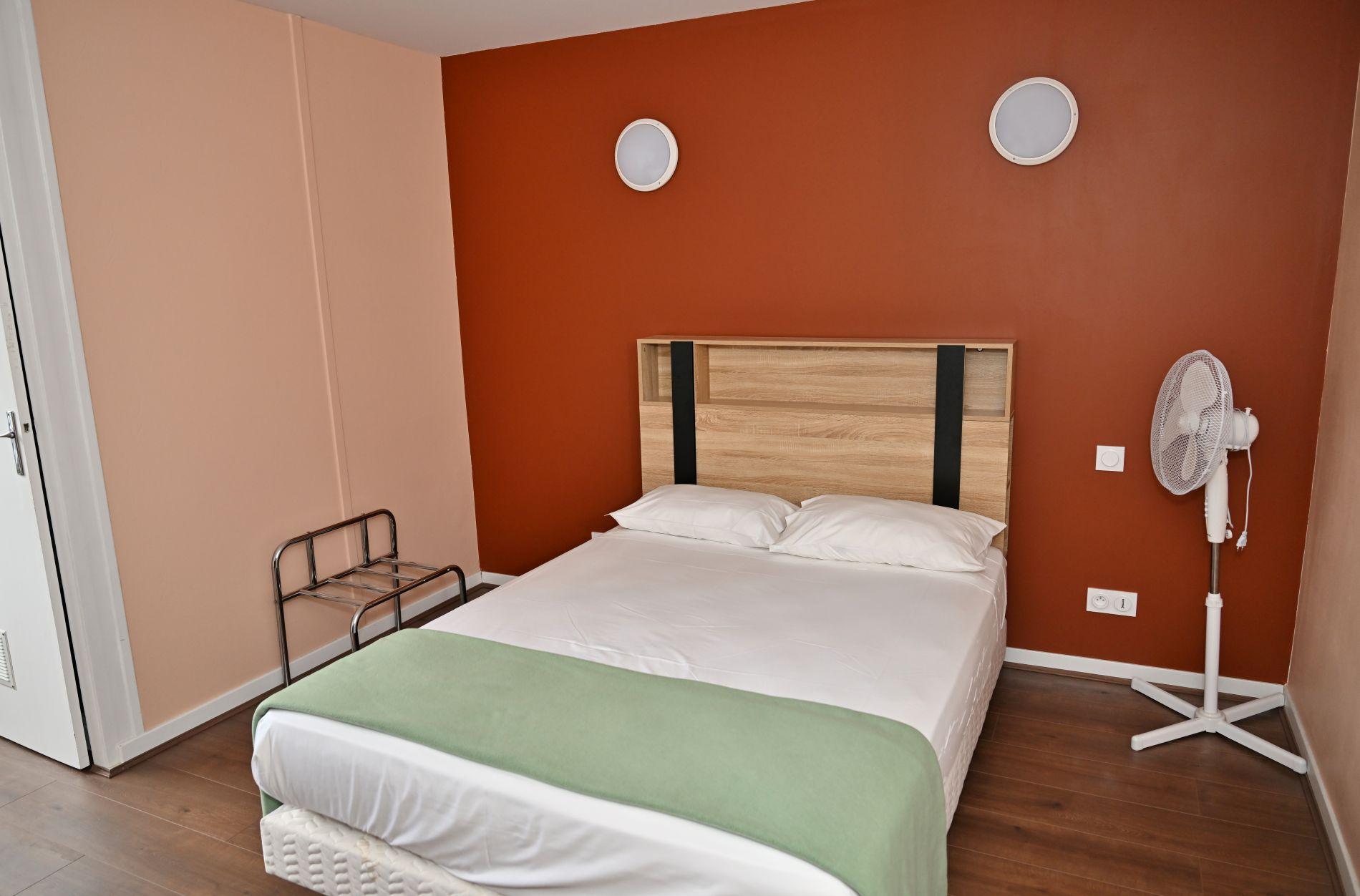 Chambre standard grand lit 1 ou 2 personnes