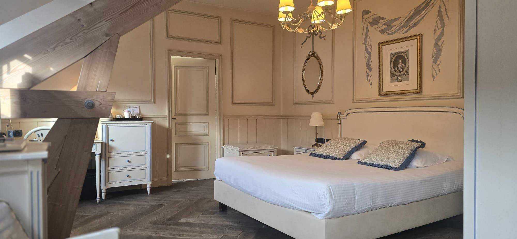 Chambre Colonial Bleue ou Rouge