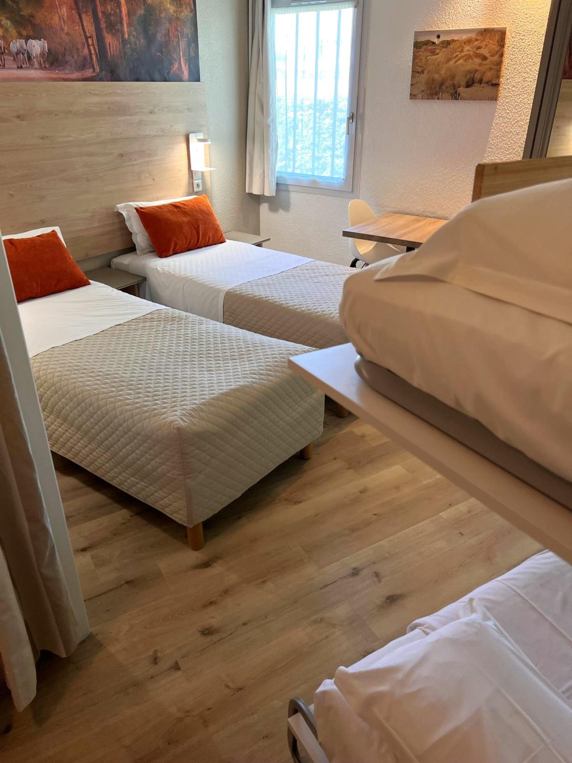 Family room (2 adults 2 children)